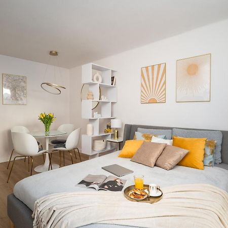 Gold Premium Central Suite 950 M To Central Station Parking Warsawa Bagian luar foto