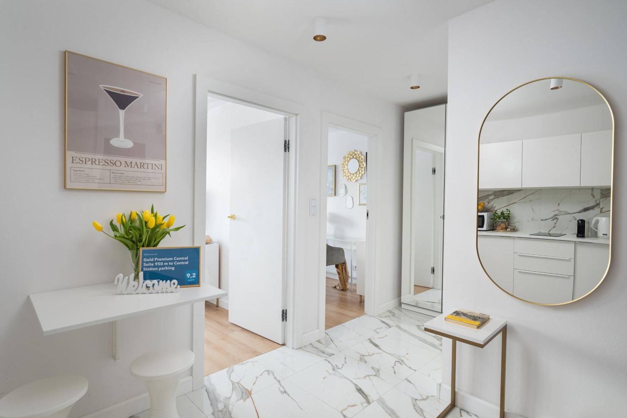 Gold Premium Central Suite 950 M To Central Station Parking Warsawa Bagian luar foto