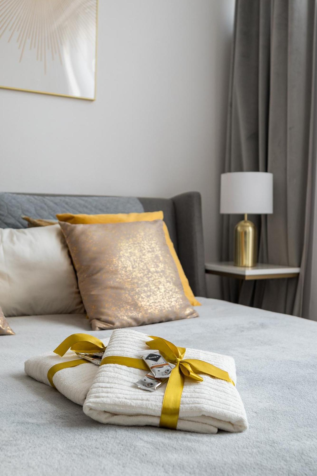 Gold Premium Central Suite 950 M To Central Station Parking Warsawa Bagian luar foto