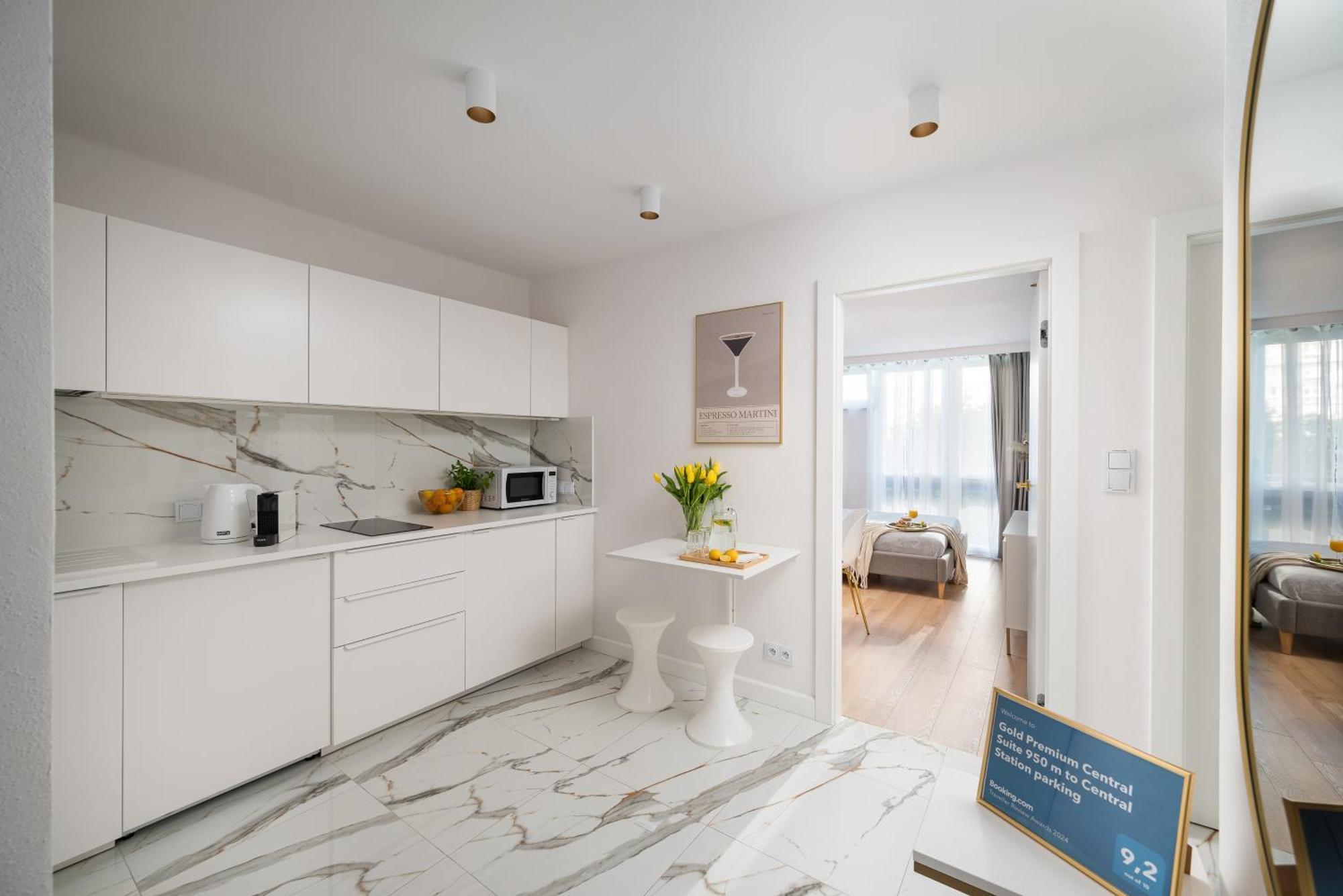 Gold Premium Central Suite 950 M To Central Station Parking Warsawa Bagian luar foto